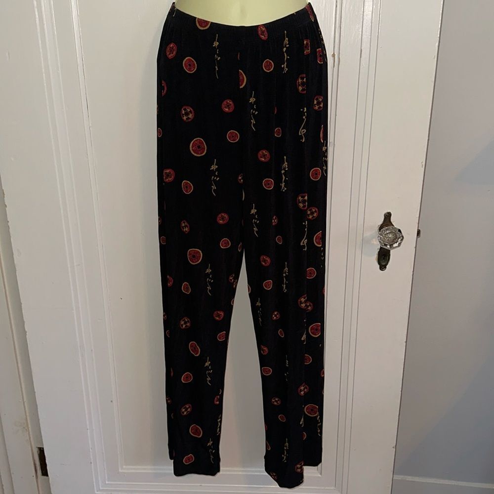 Chico’s Travelers black pull on‎ pants with red & gold Asian inspired print